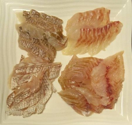 マダイの炙り刺しとマダイ・イサキの刺身写真画像