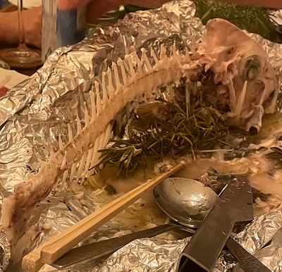 マダイのオリーブオイル漬けホイル焼き食べた後の骨写真画像
